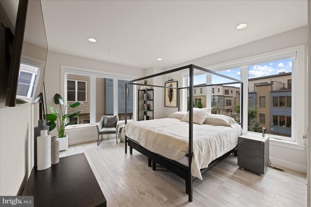 6727 EAMES WAY, Bethesda, MD 20817
