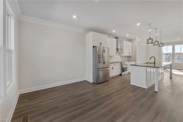 3 Bracewell LN, Yorktown, VA 23692