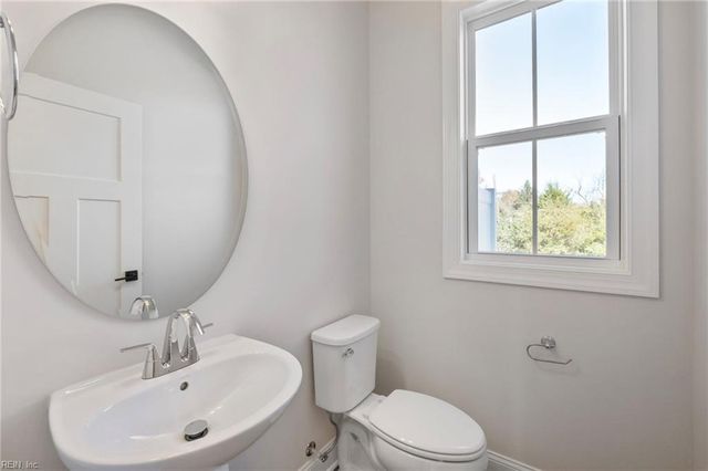 3 Bracewell LN, Yorktown, VA 23692