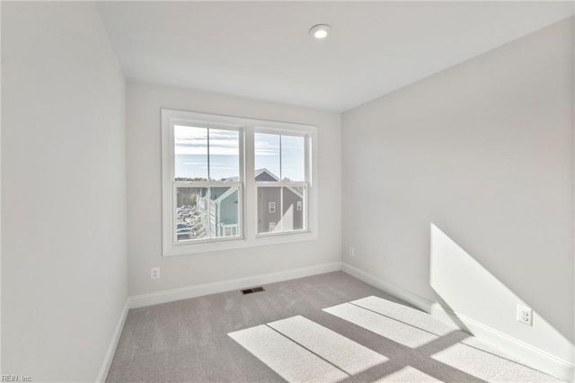 3 Bracewell LN, Yorktown, VA 23692