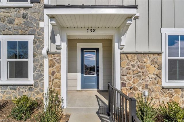 3 Bracewell LN, Yorktown, VA 23692