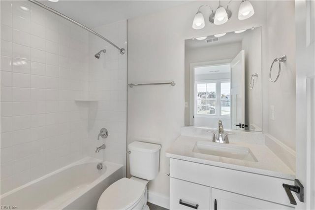 3 Bracewell LN, Yorktown, VA 23692