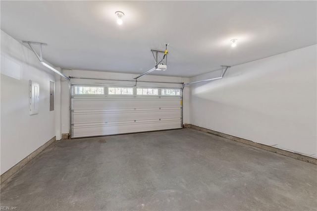 3 Bracewell LN, Yorktown, VA 23692