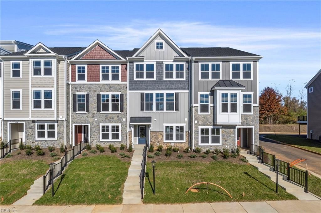 3 Bracewell LN, Yorktown, VA 23692