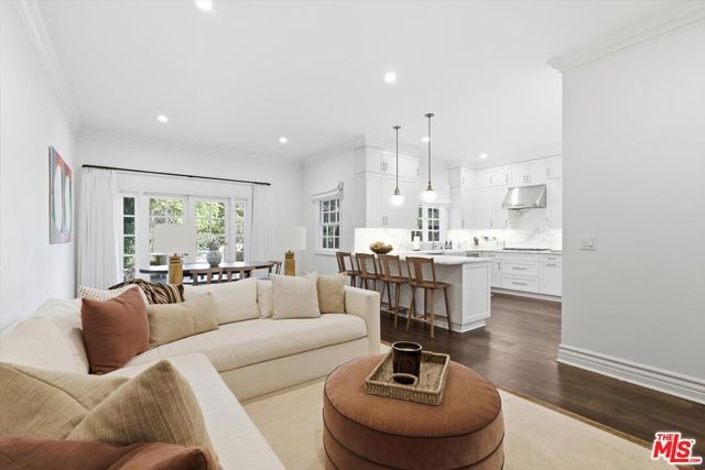 154 S Anita Avenue, Los Angeles, CA 90049