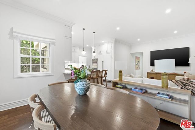 154 S Anita Avenue, Los Angeles, CA 90049