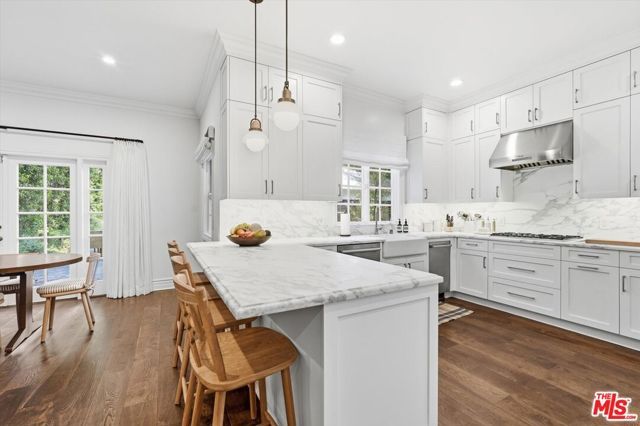 154 S Anita Avenue, Los Angeles, CA 90049