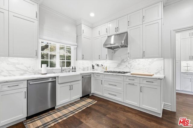 154 S Anita Avenue, Los Angeles, CA 90049