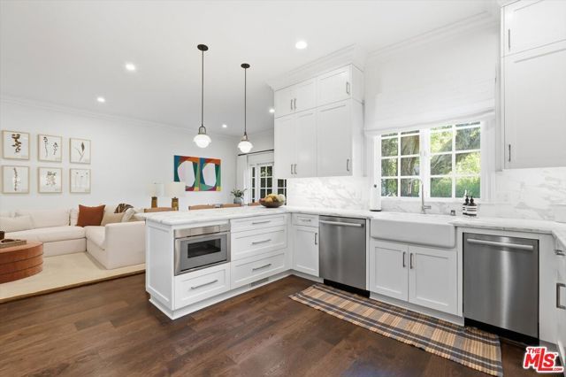 154 S Anita Avenue, Los Angeles, CA 90049