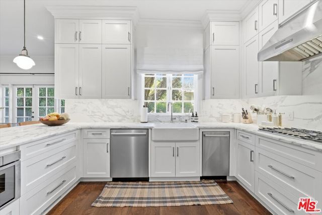 154 S Anita Avenue, Los Angeles, CA 90049