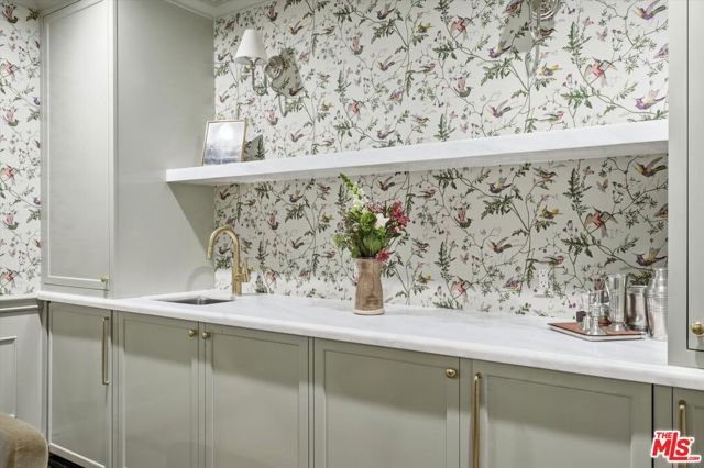 154 S Anita Avenue, Los Angeles, CA 90049