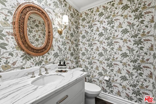 154 S Anita Avenue, Los Angeles, CA 90049