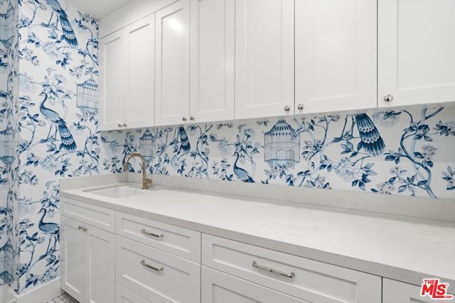 154 S Anita Avenue, Los Angeles, CA 90049