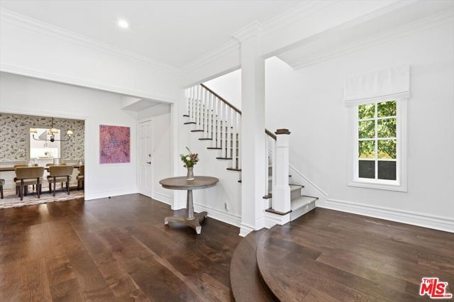 154 S Anita Avenue, Los Angeles, CA 90049