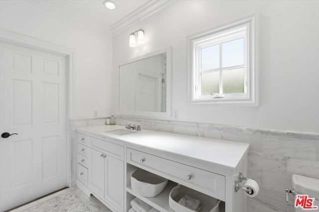 154 S Anita Avenue, Los Angeles, CA 90049