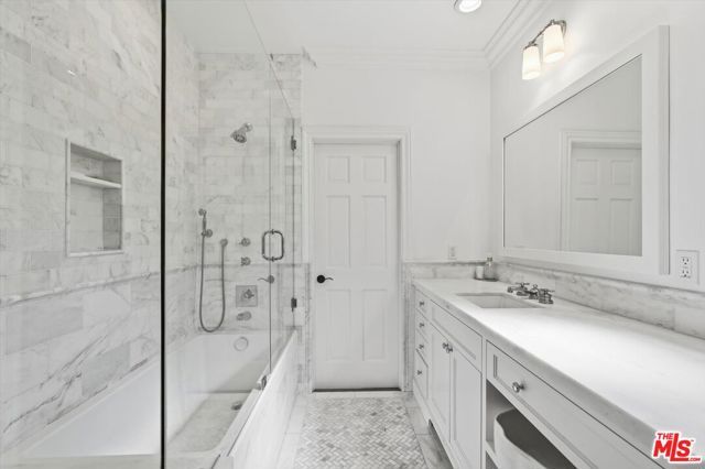 154 S Anita Avenue, Los Angeles, CA 90049