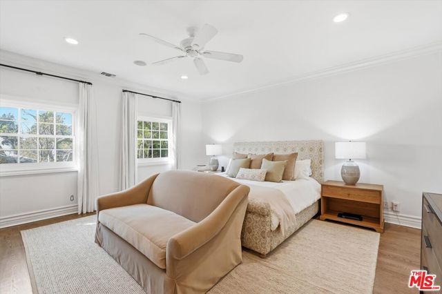 154 S Anita Avenue, Los Angeles, CA 90049