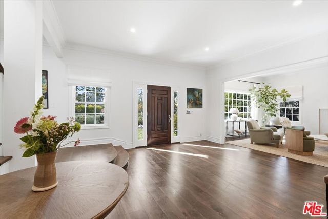 154 S Anita Avenue, Los Angeles, CA 90049