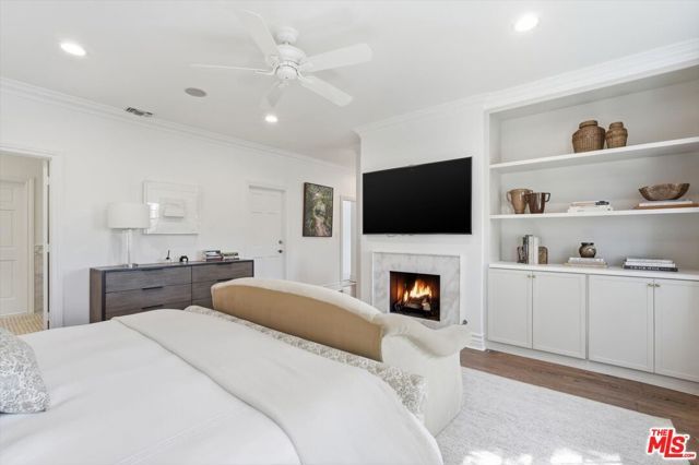 154 S Anita Avenue, Los Angeles, CA 90049