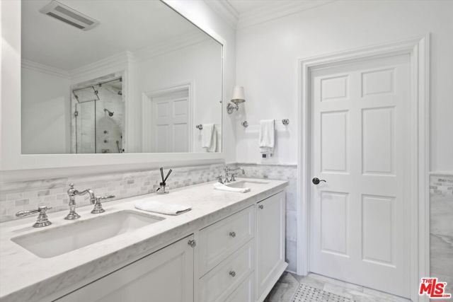 154 S Anita Avenue, Los Angeles, CA 90049