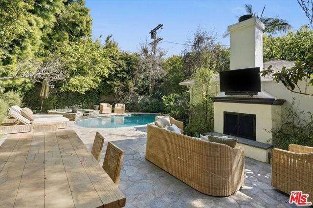 154 S Anita Avenue, Los Angeles, CA 90049