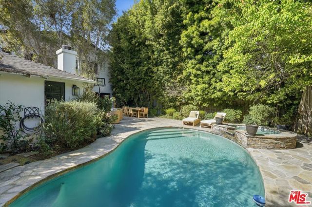 154 S Anita Avenue, Los Angeles, CA 90049