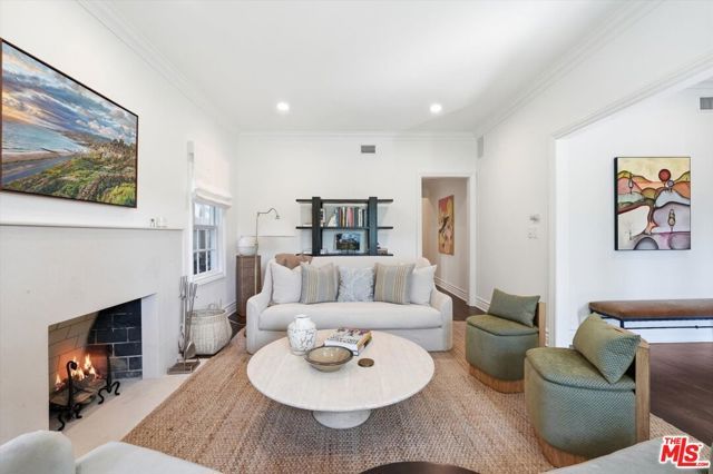 154 S Anita Avenue, Los Angeles, CA 90049