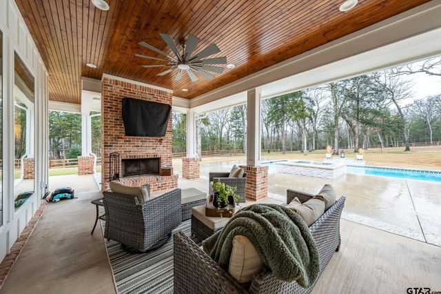 23332 FM 1995, Lindale, TX 75771