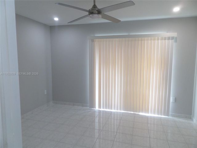 2154 W 60th St 12215, Hialeah, FL 33016
