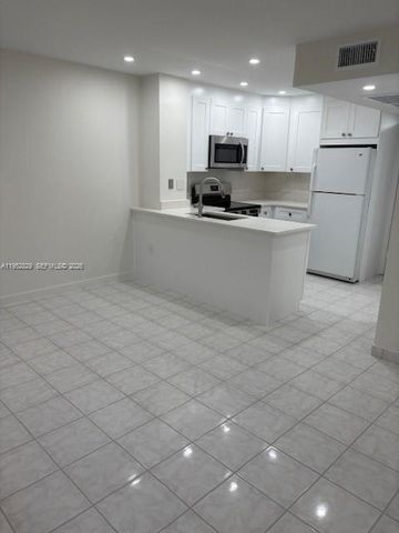2154 W 60th St 12215, Hialeah, FL 33016