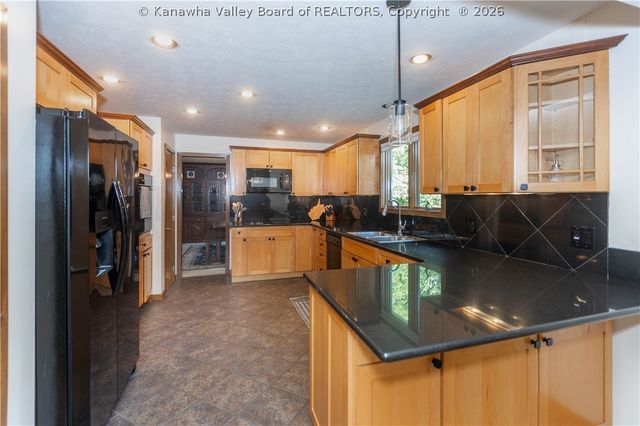 137 Summit Ridge Road, Hurricane, WV 25526