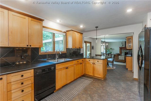 137 Summit Ridge Road, Hurricane, WV 25526