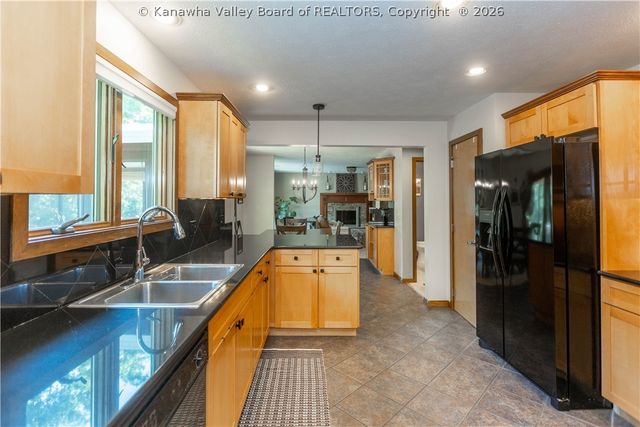137 Summit Ridge Road, Hurricane, WV 25526