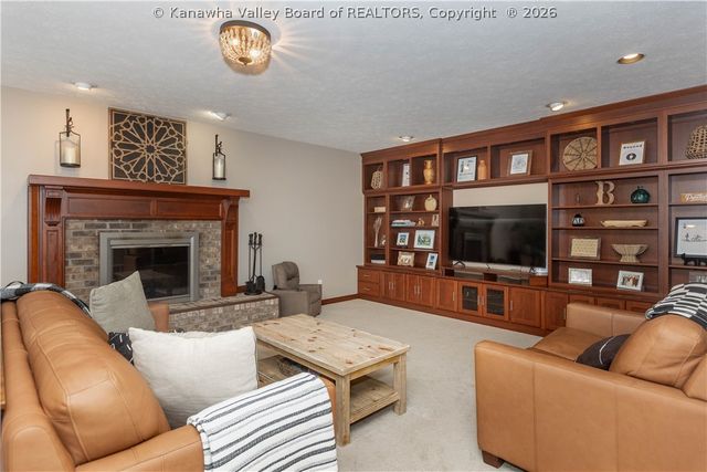 137 Summit Ridge Road, Hurricane, WV 25526