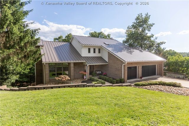 137 Summit Ridge Road, Hurricane, WV 25526