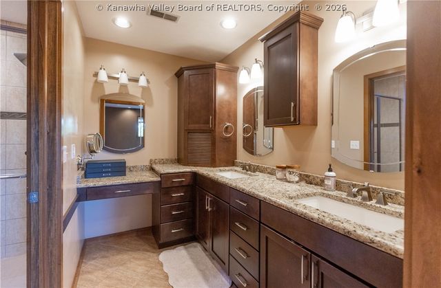 137 Summit Ridge Road, Hurricane, WV 25526