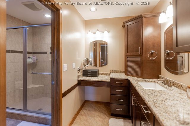137 Summit Ridge Road, Hurricane, WV 25526