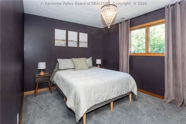 137 Summit Ridge Road, Hurricane, WV 25526