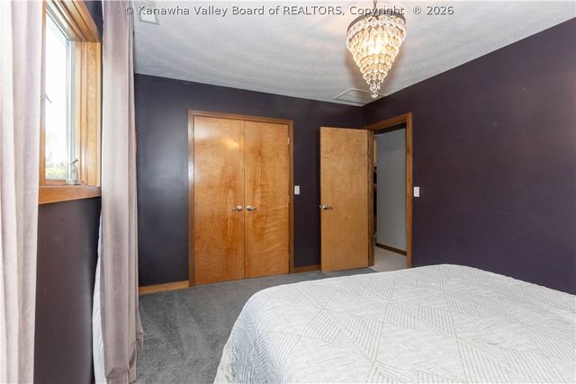 137 Summit Ridge Road, Hurricane, WV 25526