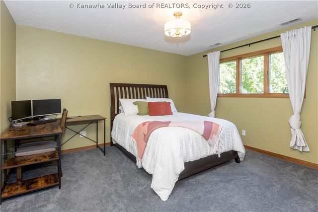 137 Summit Ridge Road, Hurricane, WV 25526