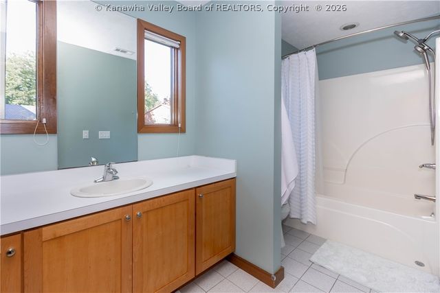 137 Summit Ridge Road, Hurricane, WV 25526