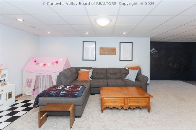 137 Summit Ridge Road, Hurricane, WV 25526