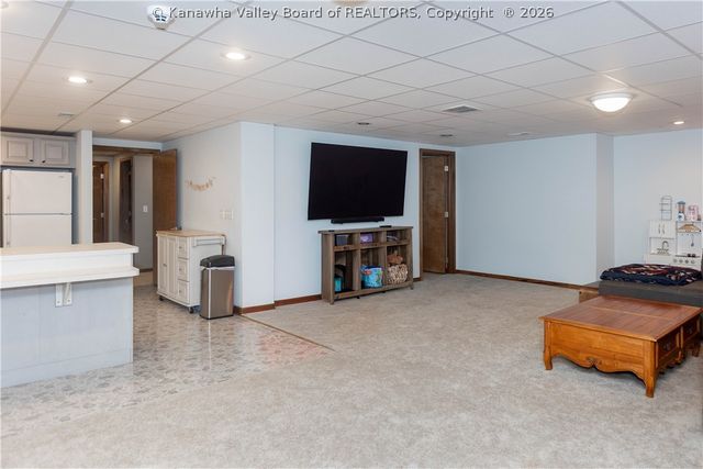 137 Summit Ridge Road, Hurricane, WV 25526
