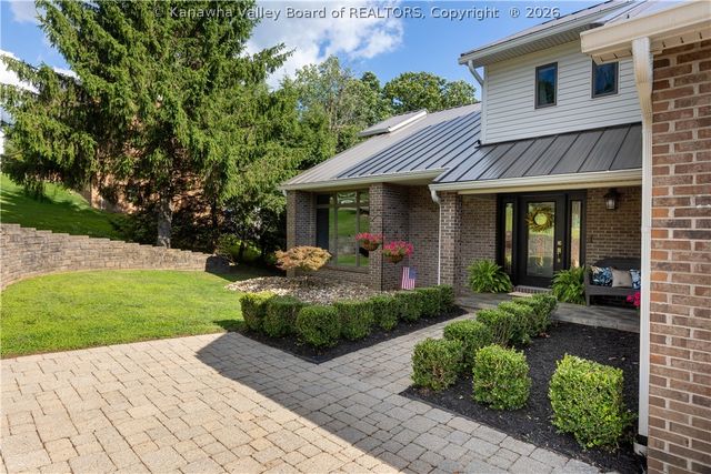 137 Summit Ridge Road, Hurricane, WV 25526