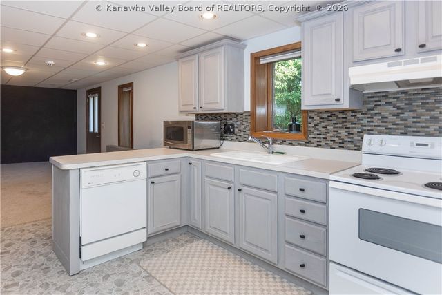 137 Summit Ridge Road, Hurricane, WV 25526