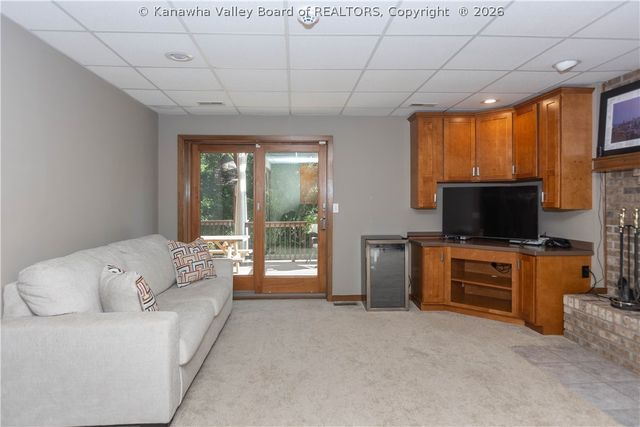 137 Summit Ridge Road, Hurricane, WV 25526