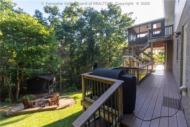 137 Summit Ridge Road, Hurricane, WV 25526