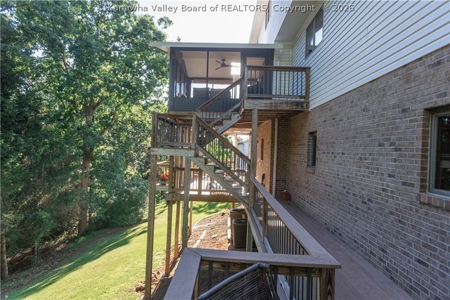 137 Summit Ridge Road, Hurricane, WV 25526