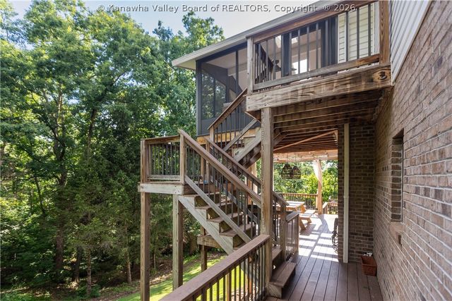 137 Summit Ridge Road, Hurricane, WV 25526