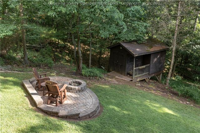137 Summit Ridge Road, Hurricane, WV 25526